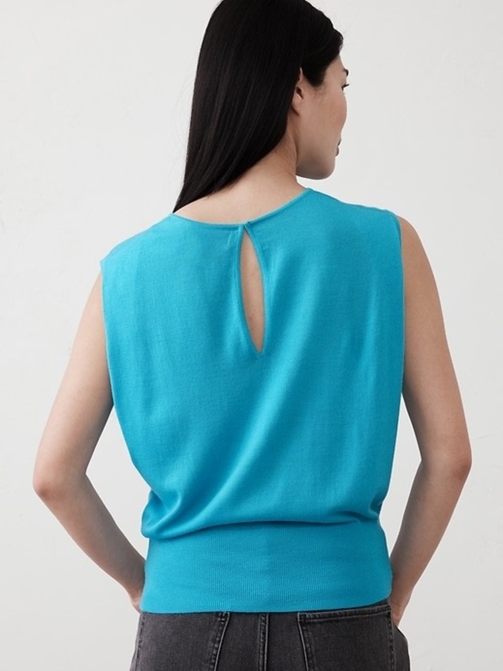 100%Merino Wool  Sleeveless Keyhole Knit Top in Turquoise